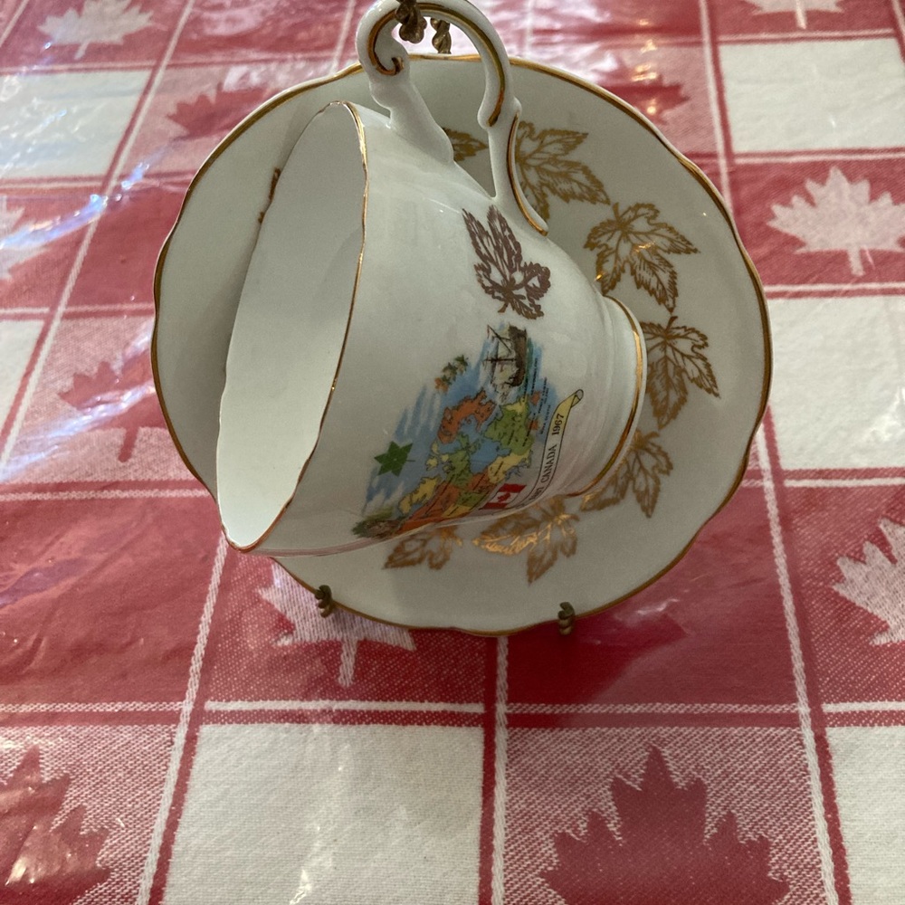Royal Darwood Bone China Gold 1867-1967 Canada Map, Leaf Centennial cup & saucer